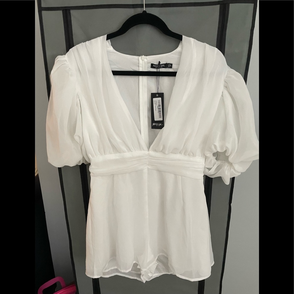 NWT. Nasty Gal White Puff Sleeve Romper. Size 8